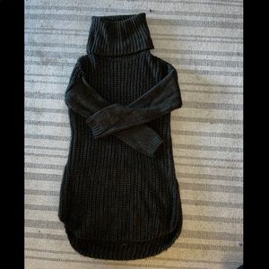 Green fitted knitted dress